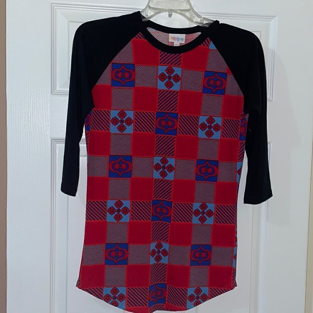 (5/$25) LuLaRoe Red & Black Square Print Raglan Randy top